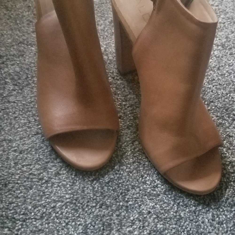 Aldo shoes- tan color